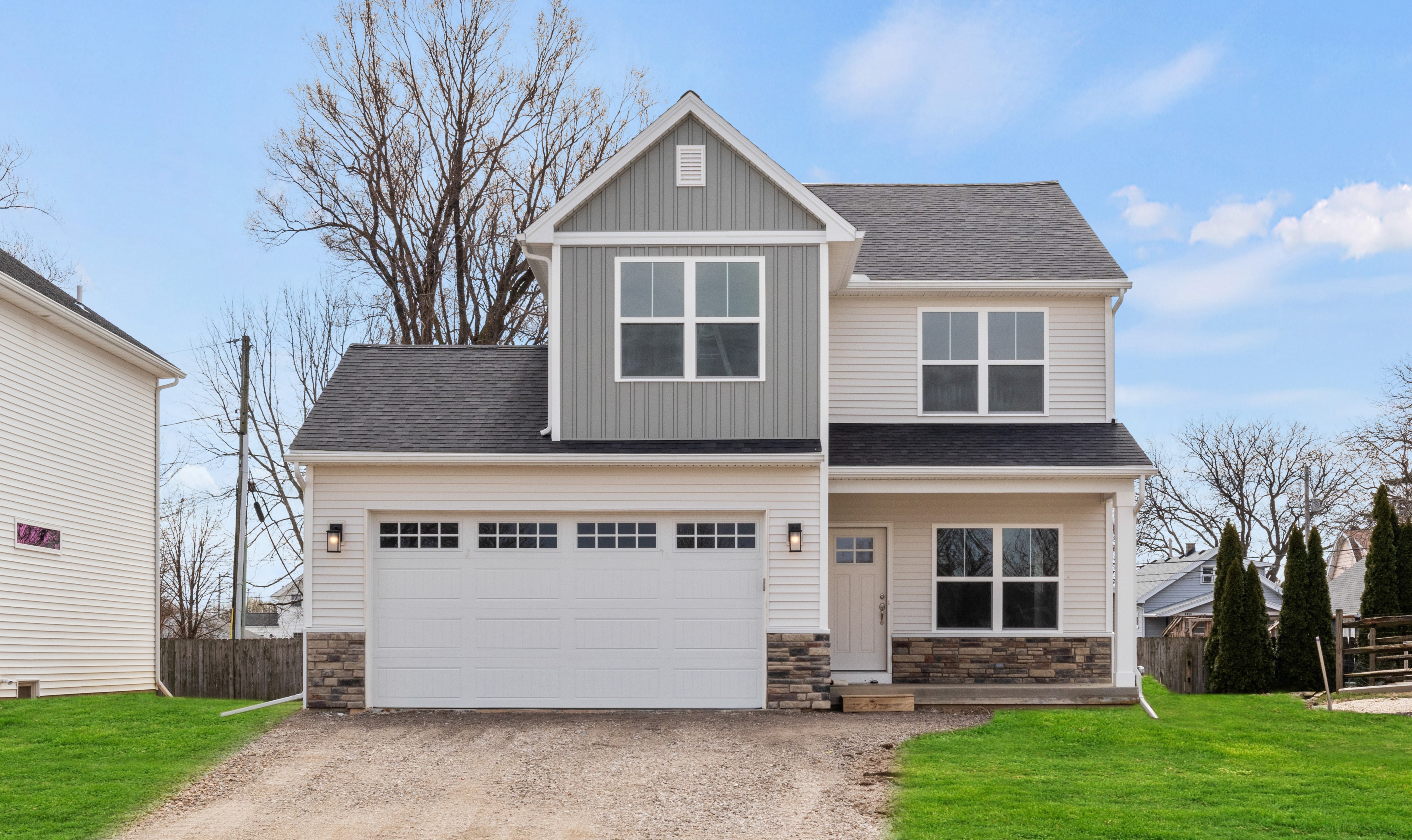 725 W Ironwood Dr, Rossford, OH 43460