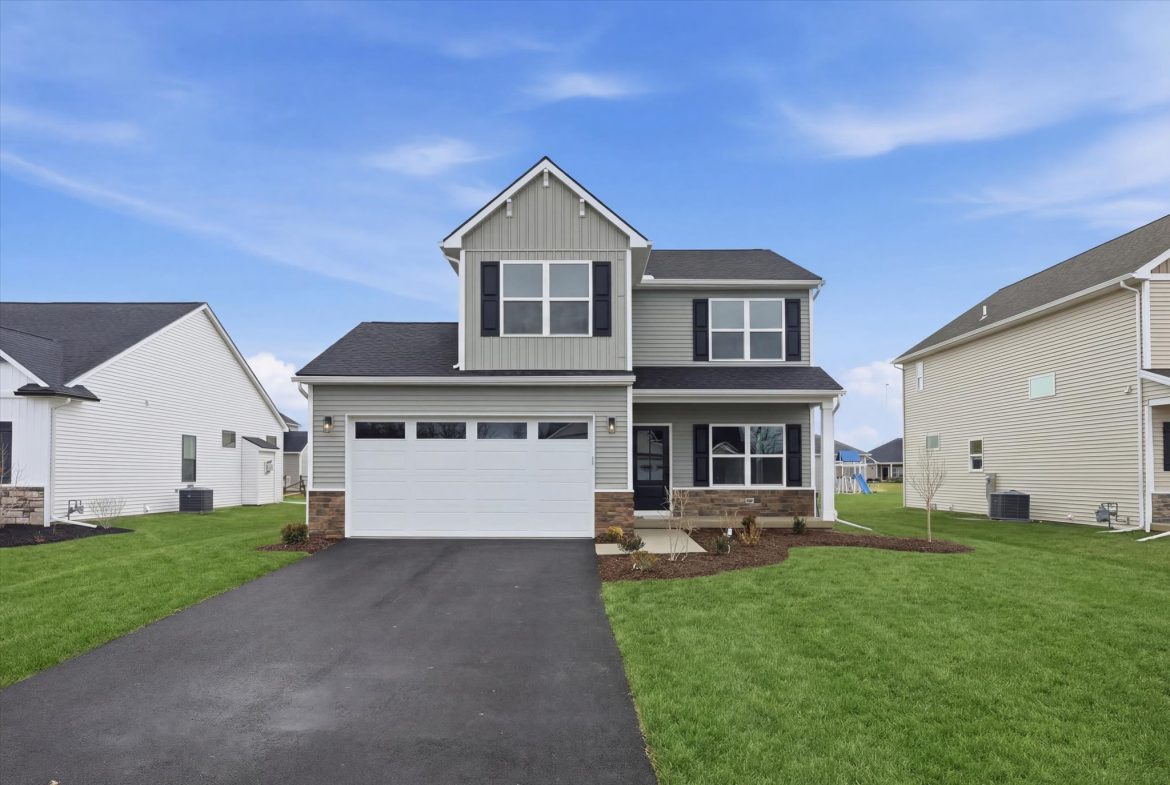  725 W Ironwood Dr, Rossford, OH 43460
